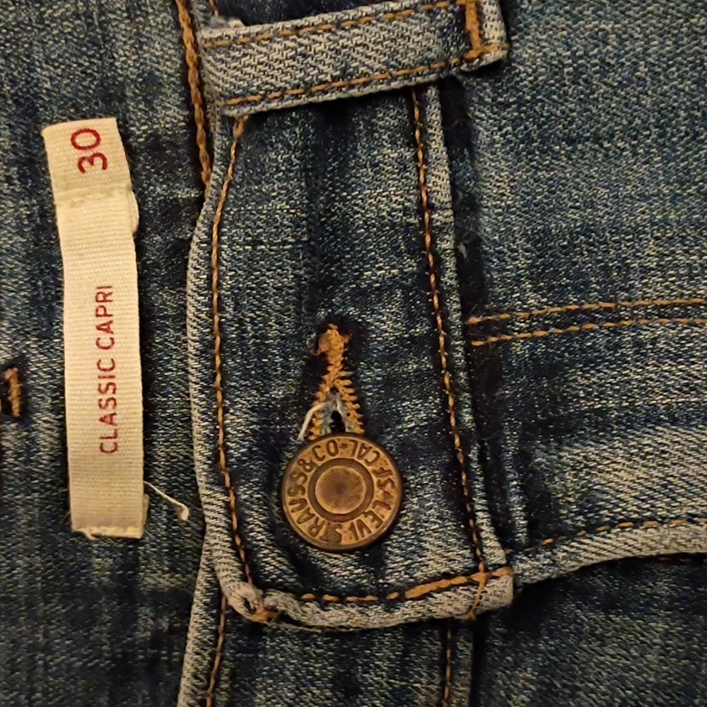 Levi Classic Blue Denim Cut Offs Size 30 7"Inseam - Picture 2 of 4
